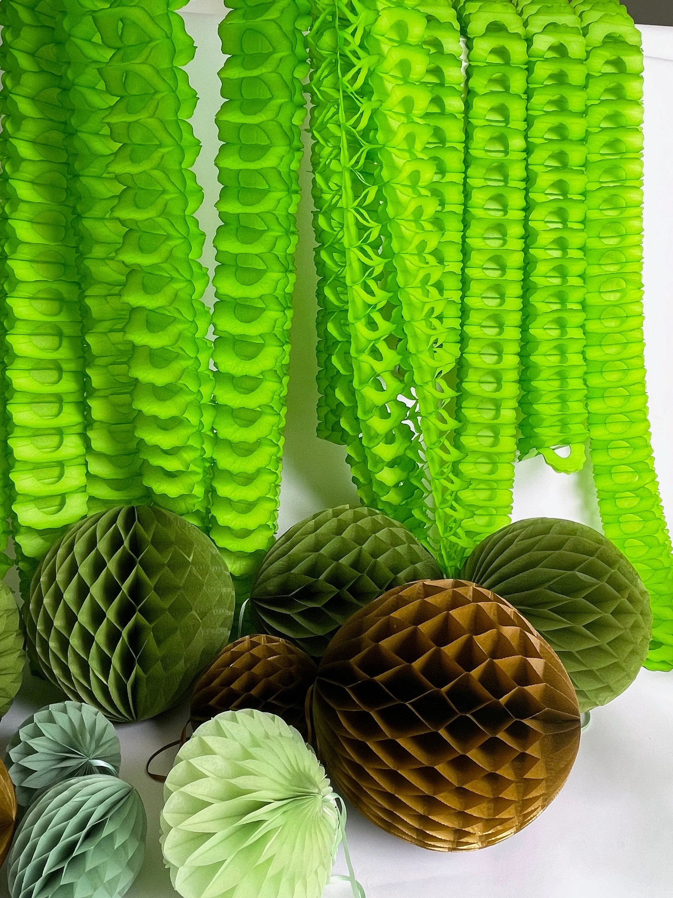 Classic Paper Garland - 360cm - citrus green - set of 3