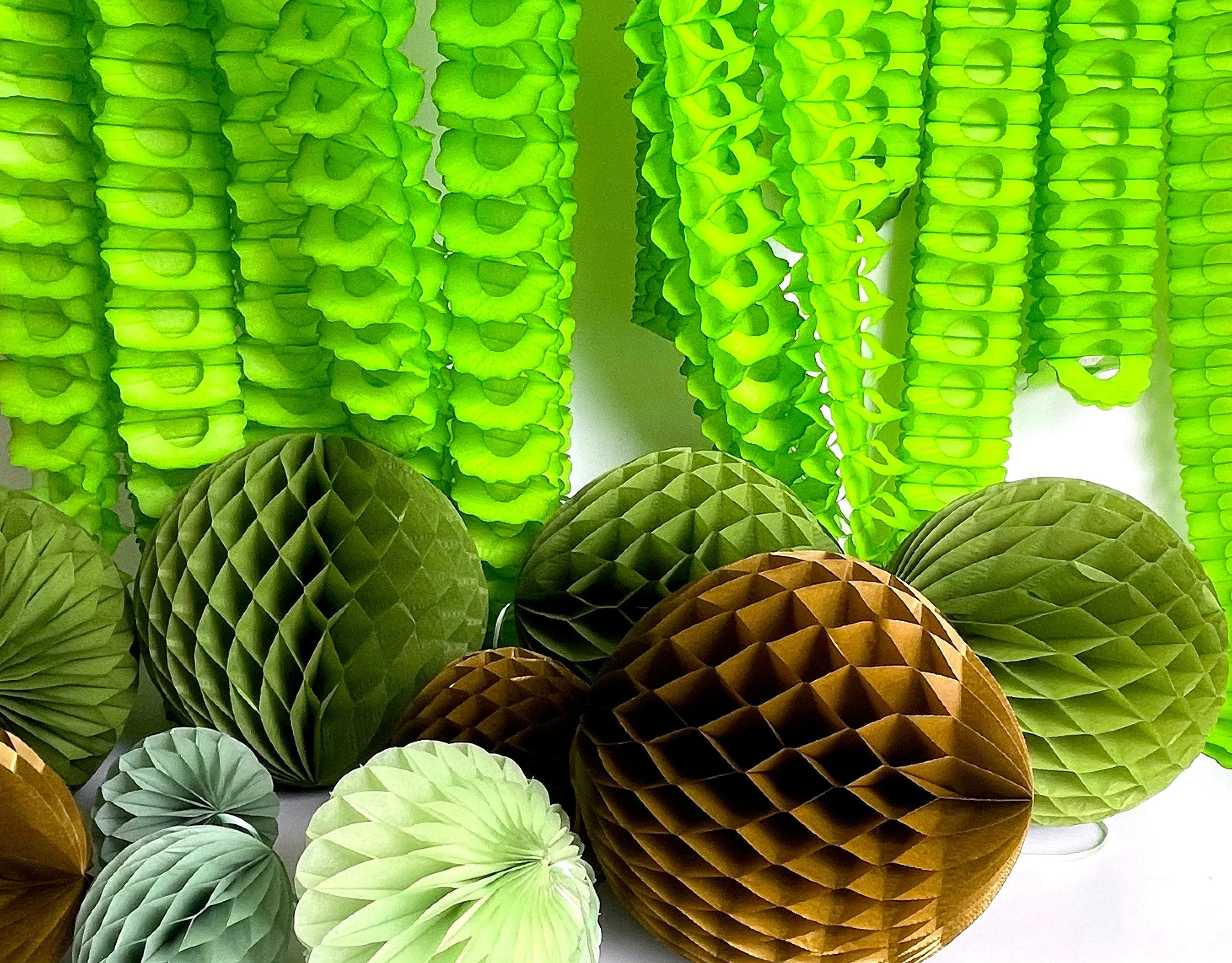 Classic Paper Garland - 360cm - citrus green - set of 3