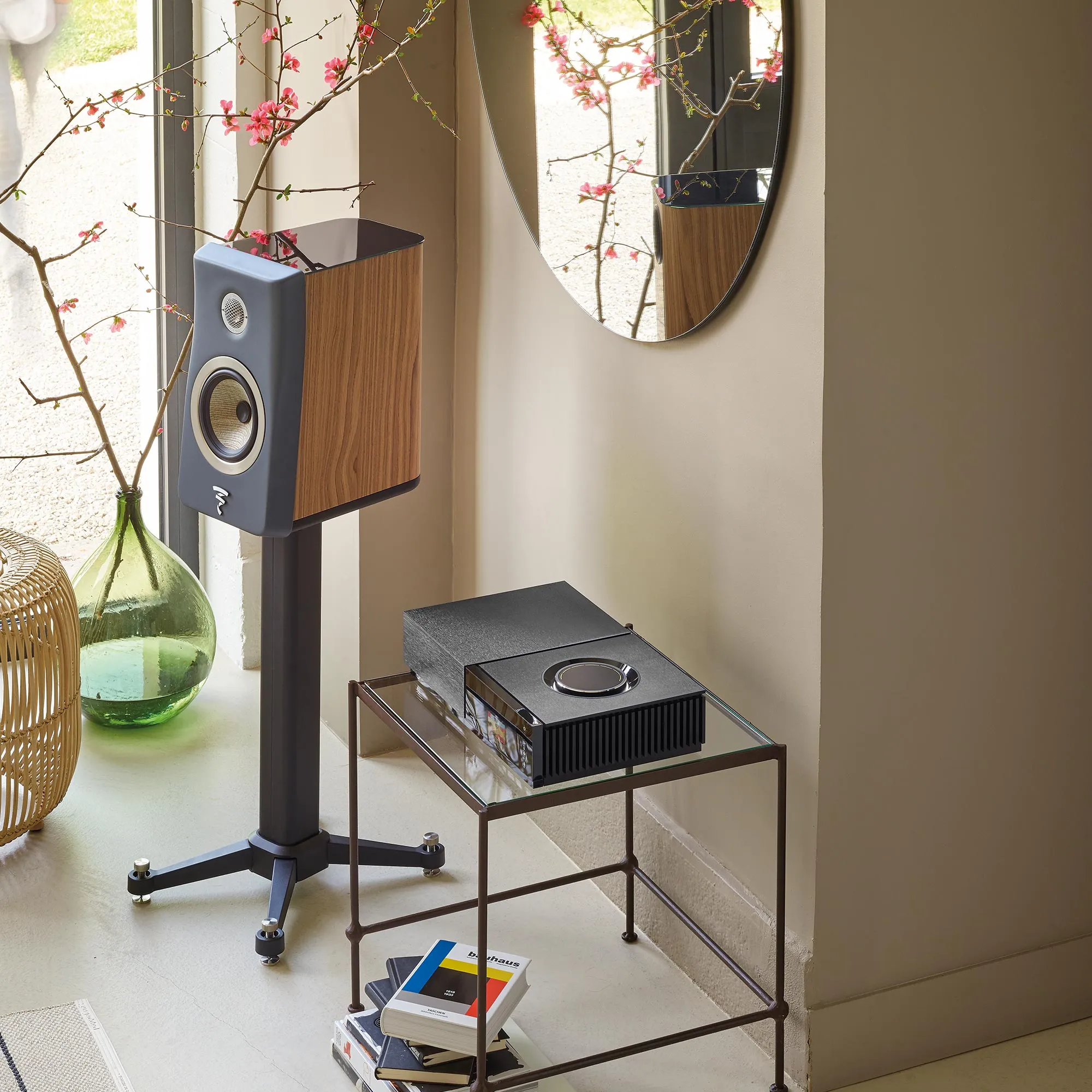 Focal Kanta N°1 Standmount Speakers Pair - with stands
