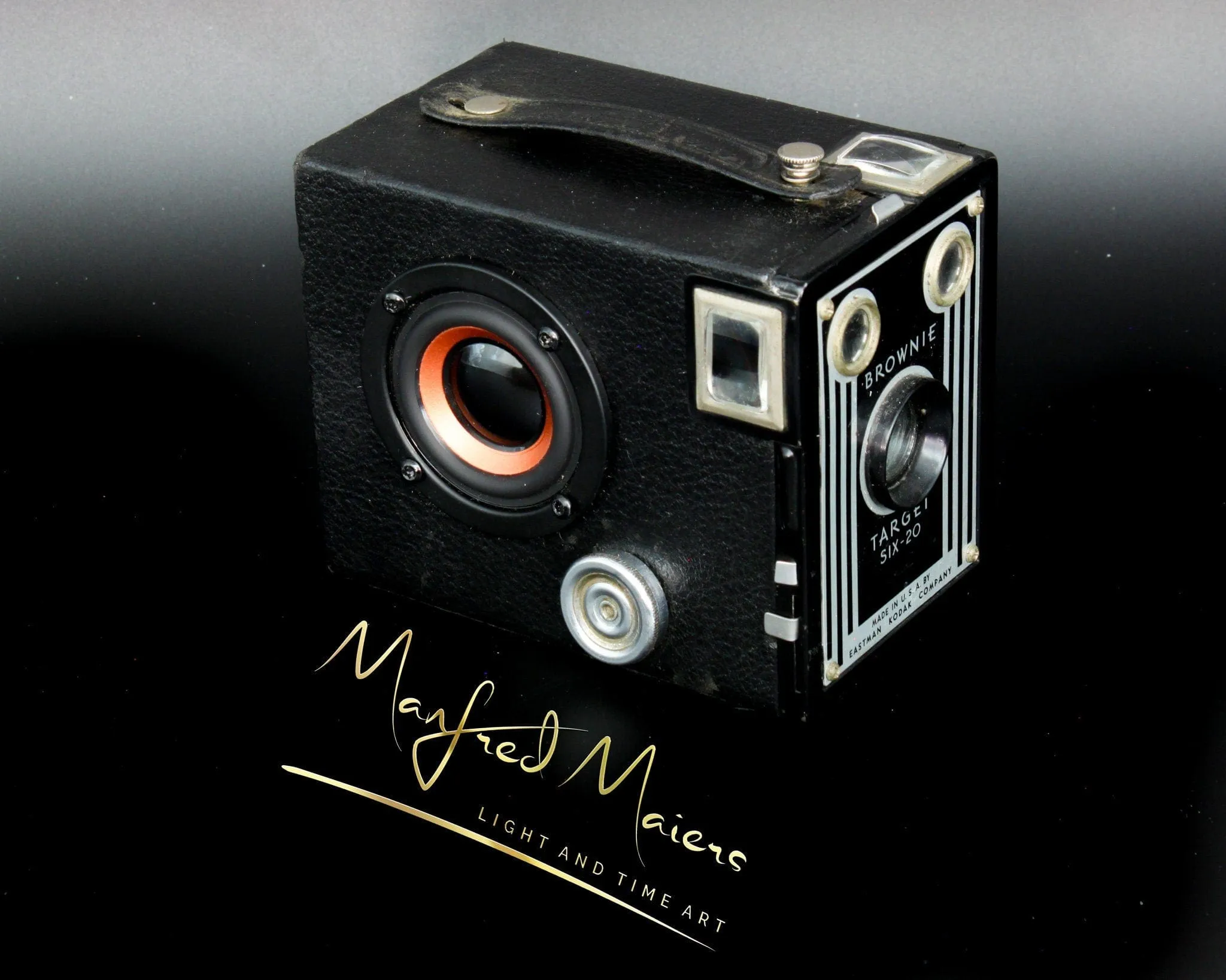 Wireless Bluetooth Speaker, Vintage Kodak Brownie Six-20 Camera, Music Lover Gift, Electronic Audio gadget for him and her, upcycled, reuse